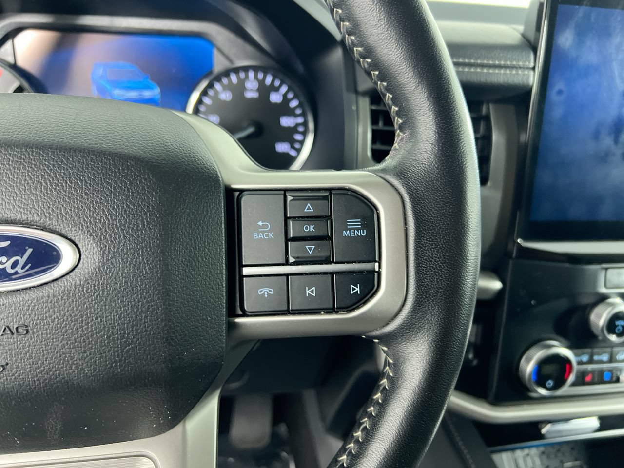 Used 2024 Ford Expedition XLT AWD/4WD image 17