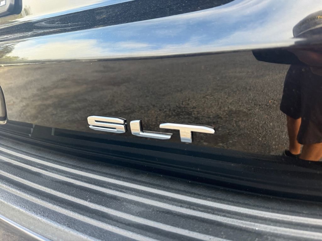 Used 2024 GMC Yukon XL SLT w/ SLT Luxury Package image 16