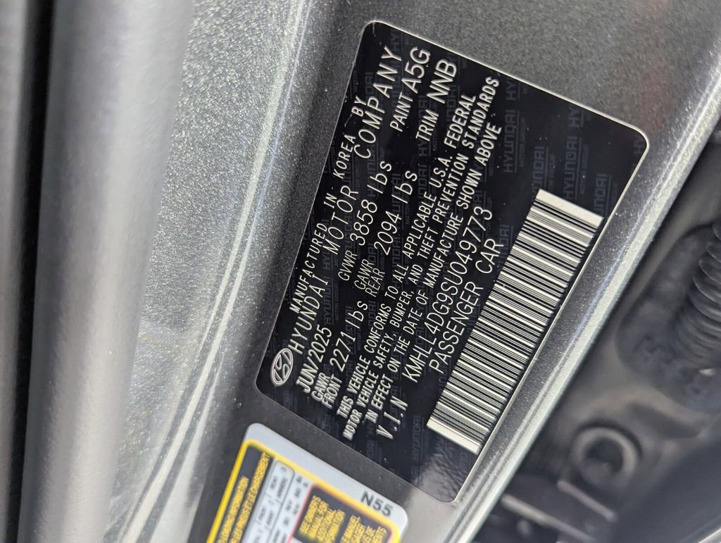Certified 2025 Hyundai Elantra SE FWD image 28