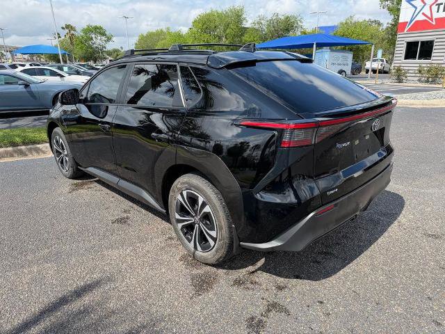 Used 2024 Toyota bZ4X XLE w/ Weather Package FWD image 4