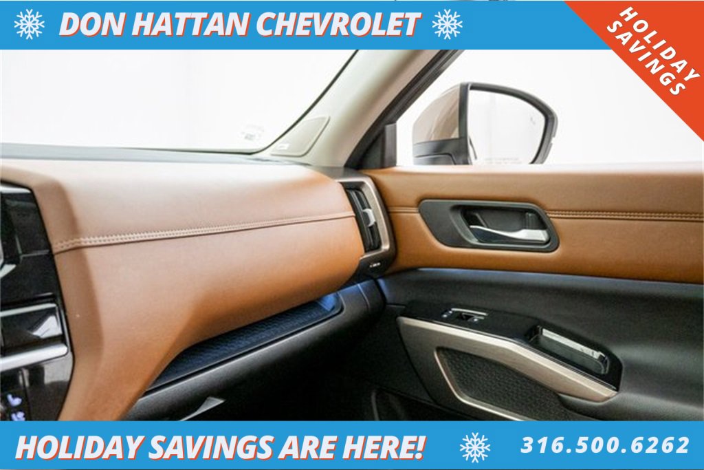 Used 2023 Nissan Pathfinder Platinum w/ Cargo Package image 16