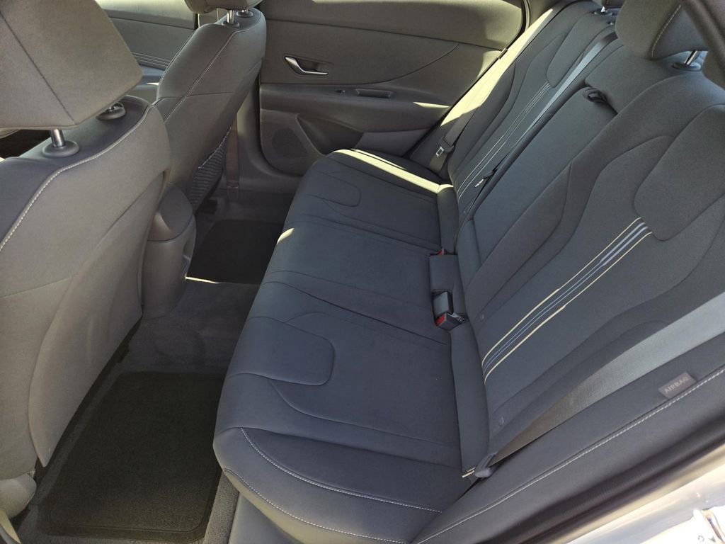 Used 2025 Hyundai Elantra SEL image 11