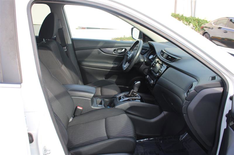 Used 2017 Nissan Rogue SV image 13