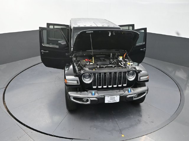 Used 2023 Jeep Wrangler Unlimited Sahara w/ Cold Weather Group AWD/4WD image 33