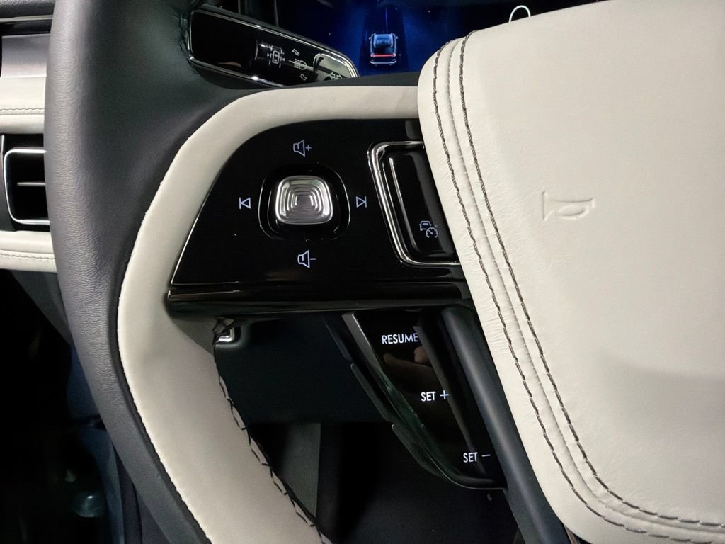 New 2026 Lincoln Aviator AWD image 16
