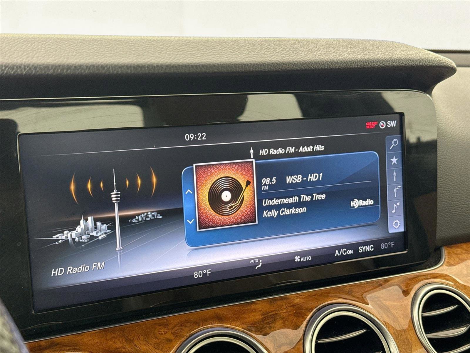 Used 2017 Mercedes-Benz E 300 4MATIC image 25