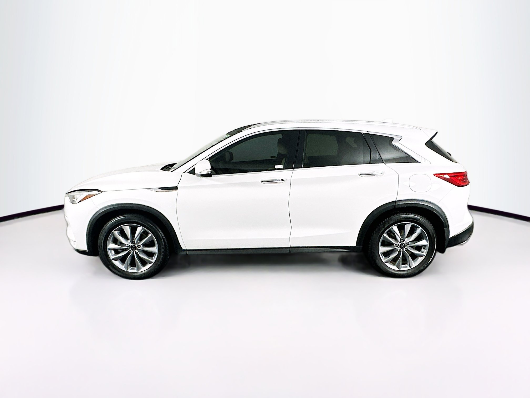 Used 2020 INFINITI QX50 Luxe w/ Navigation Package FWD image 4