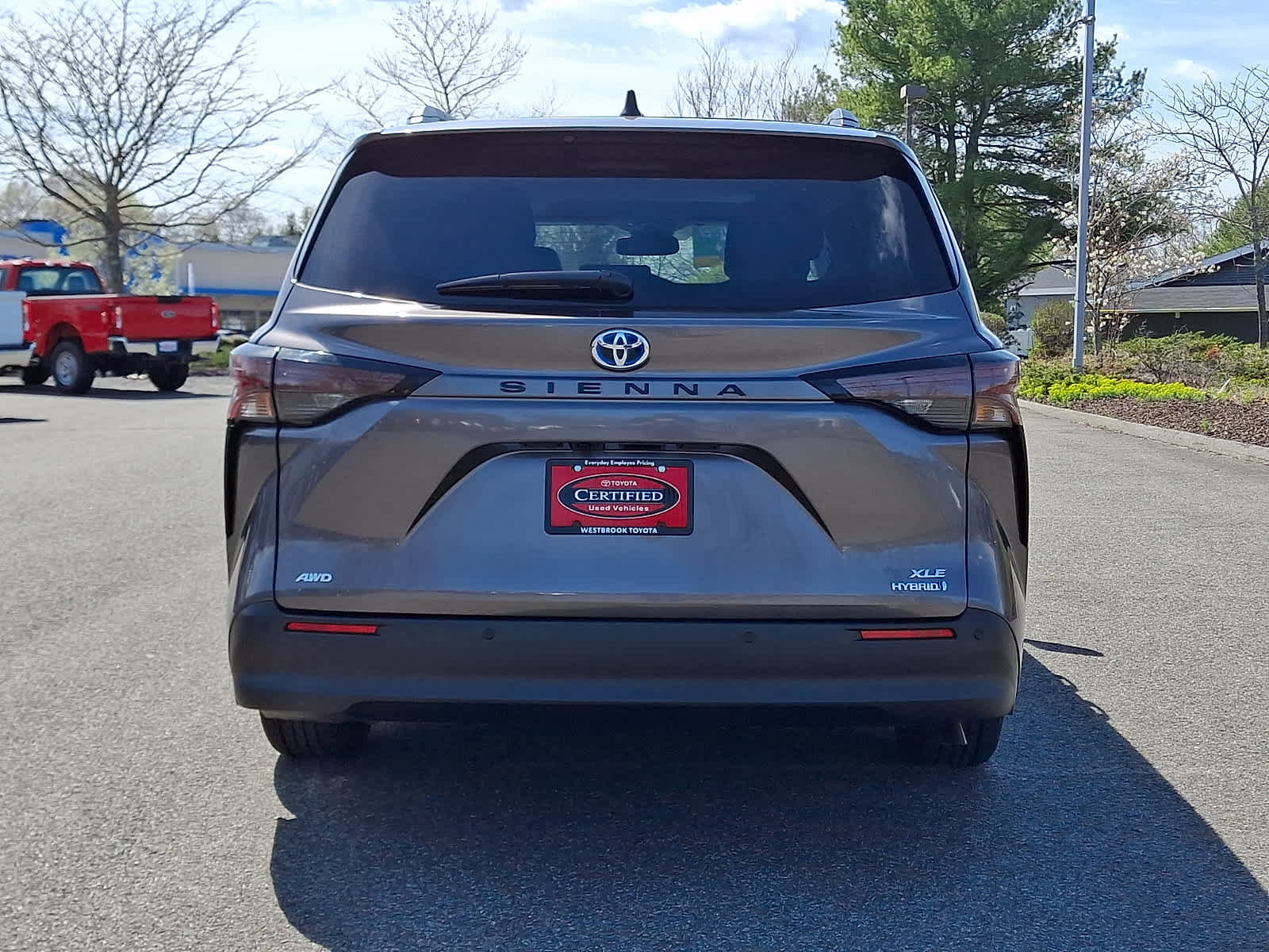 Used 2023 Toyota Sienna XLE AWD/4WD image 6