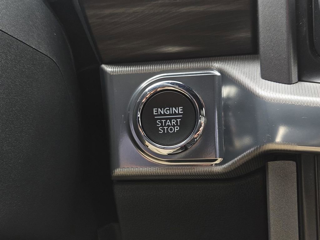 Used 2025 Ford F150 Lariat w/ Equipment Group 501A Mid image 21