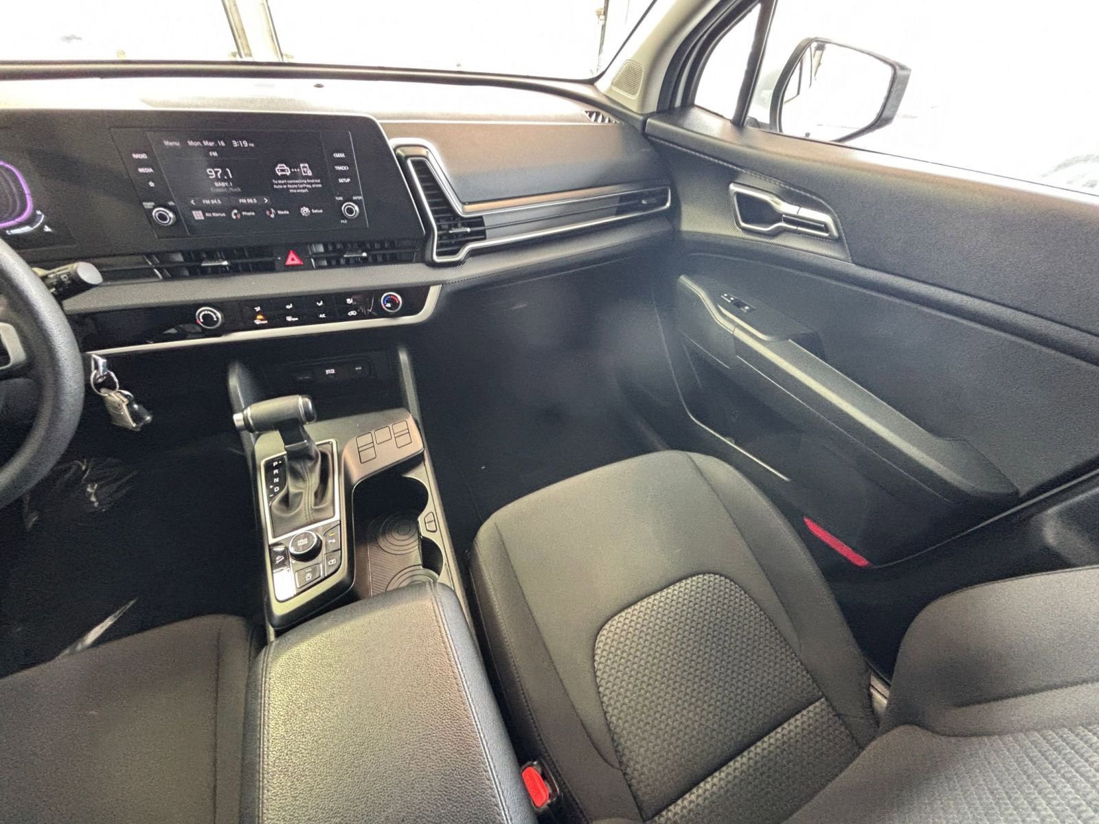 Used 2025 Kia Sportage LX image 34