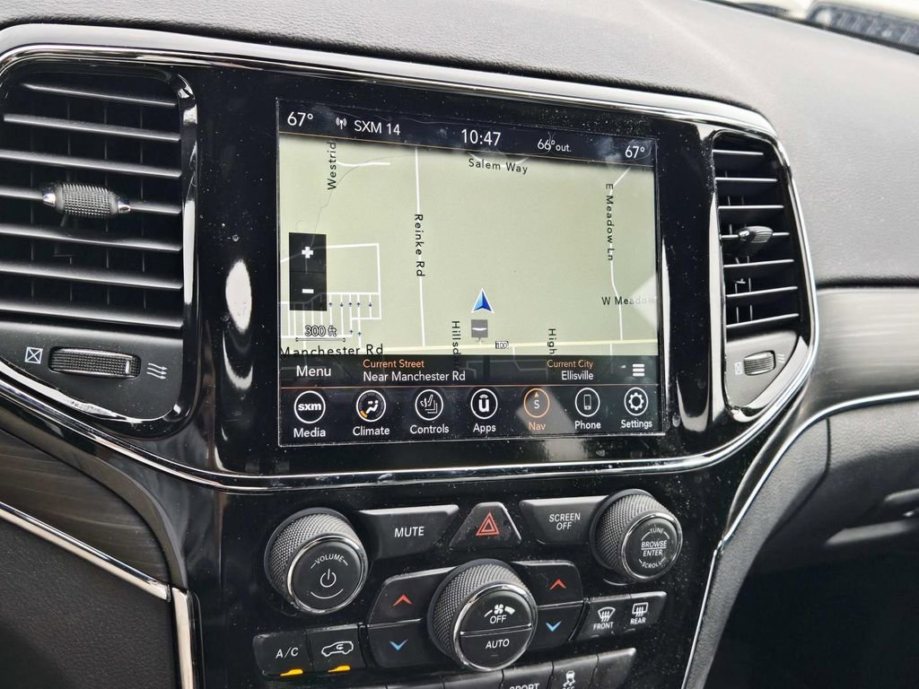 Used 2020 Jeep Grand Cherokee Limited AWD/4WD image 12