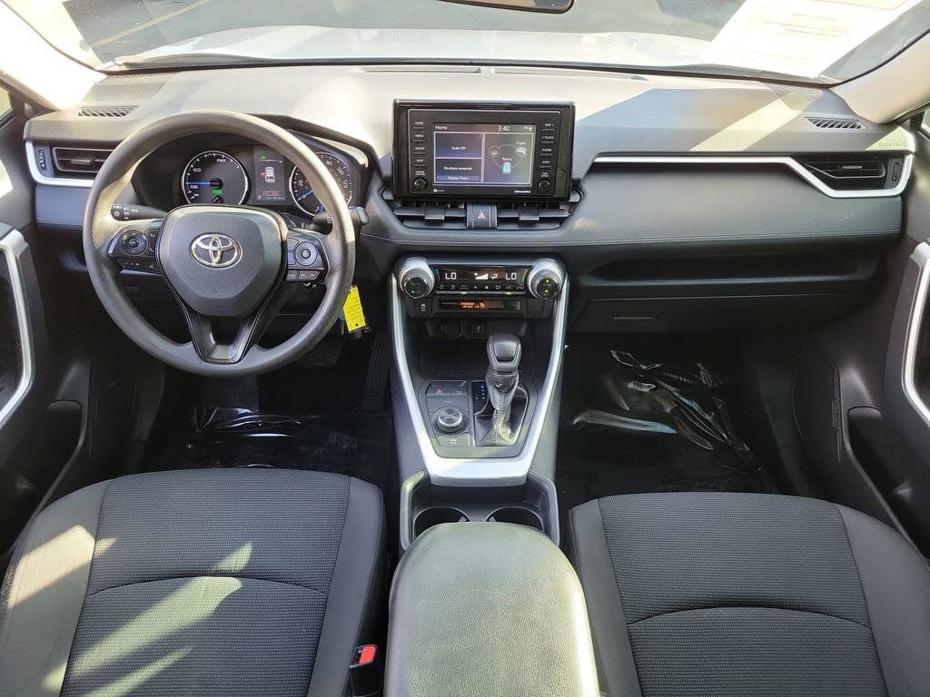 Used 2021 Toyota RAV4 LE image 8