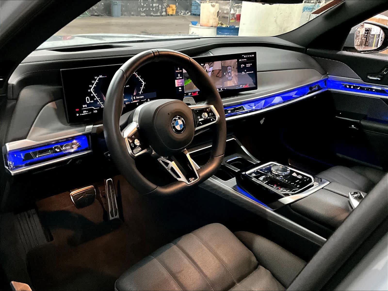 Used 2025 BMW 760i xDrive AWD/4WD image 16