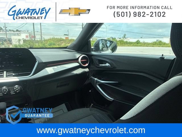 Used 2025 Chevrolet Trax RS w/ Driver Confidence Package FWD image 19