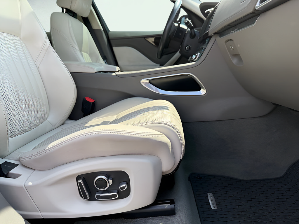 Used 2019 Jaguar F-PACE Portfolio AWD/4WD image 30