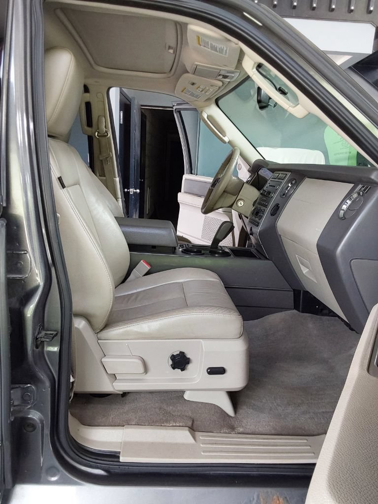 Used 2014 Ford Expedition XLT w/ Leather Seating Package AWD/4WD image 14