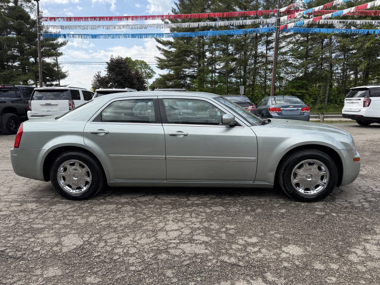 Used 2005 Chrysler 300 Touring RWD image 4