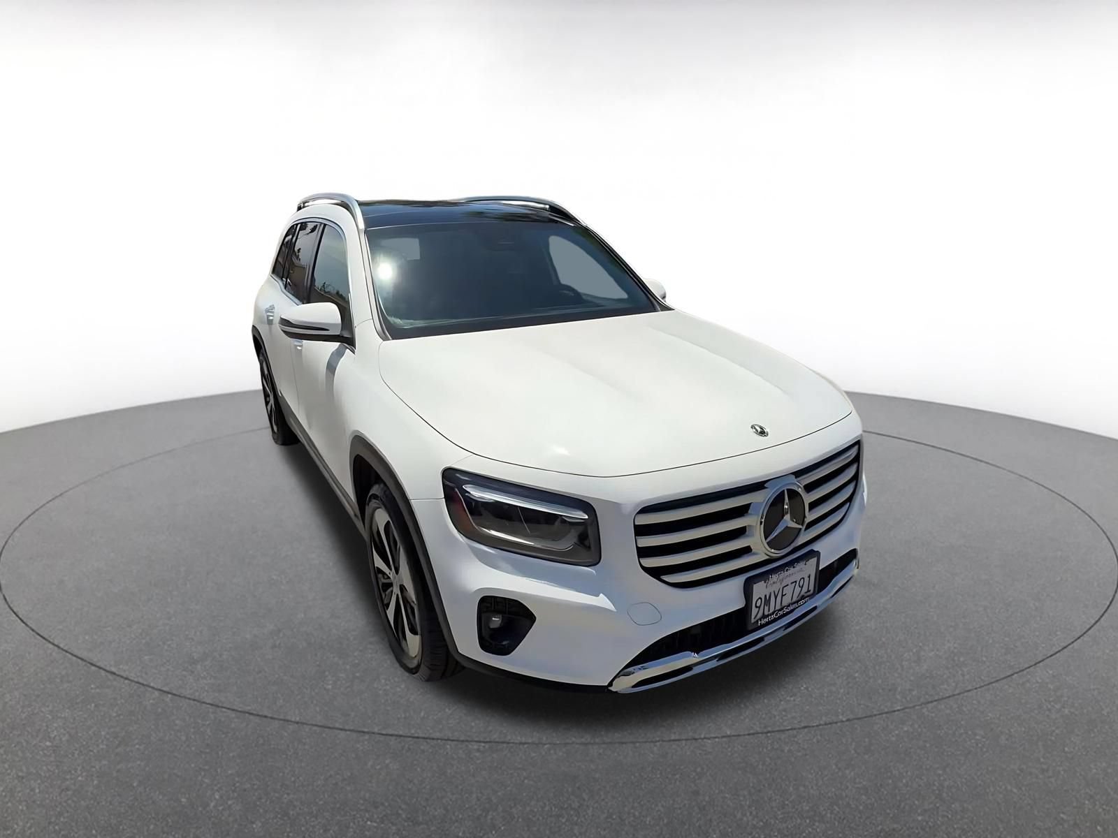 Used 2025 Mercedes-Benz GLB 250 image 3