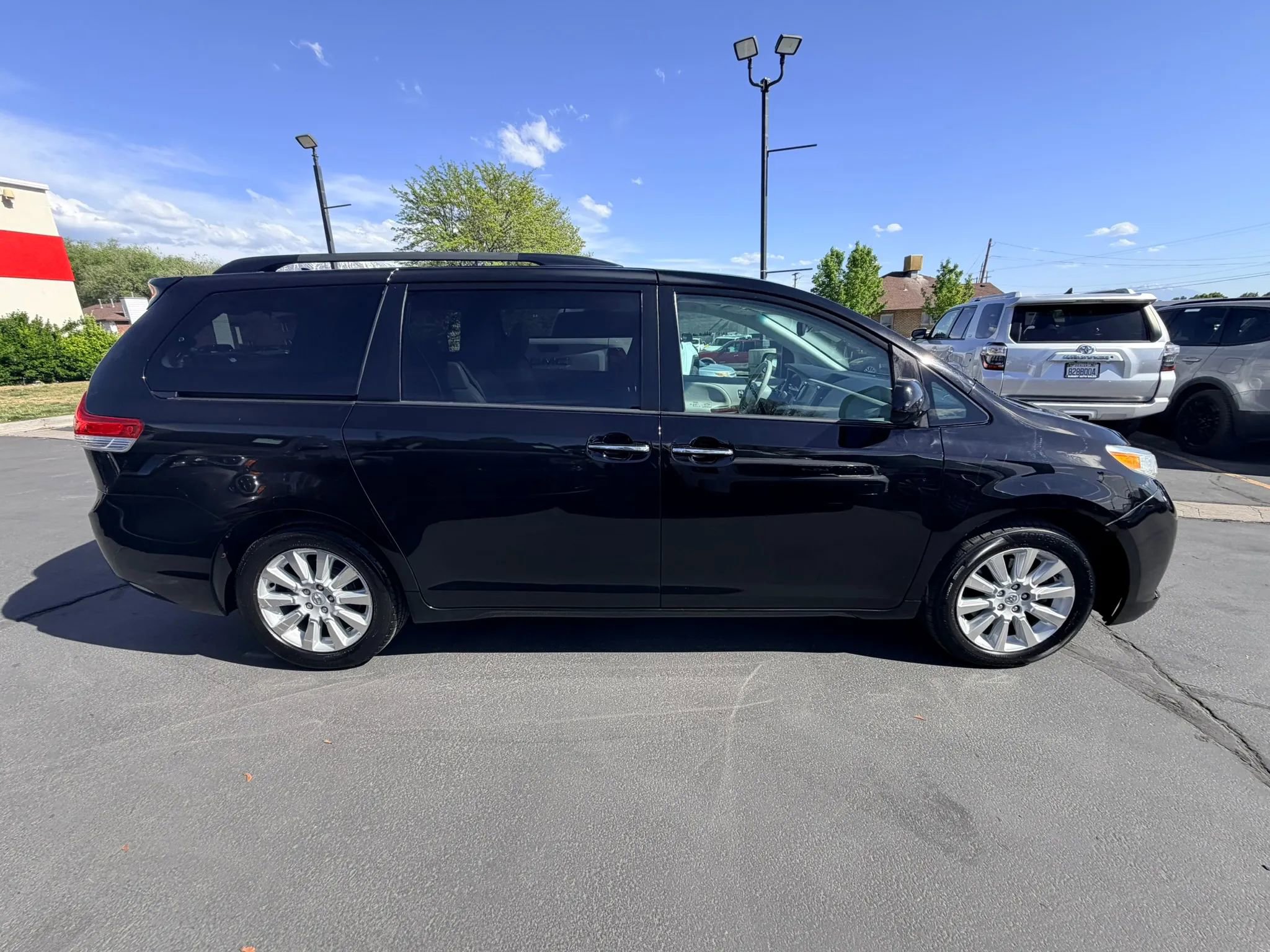 Used 2014 Toyota Sienna XLE w/ XLE Premium Package AWD/4WD image 3
