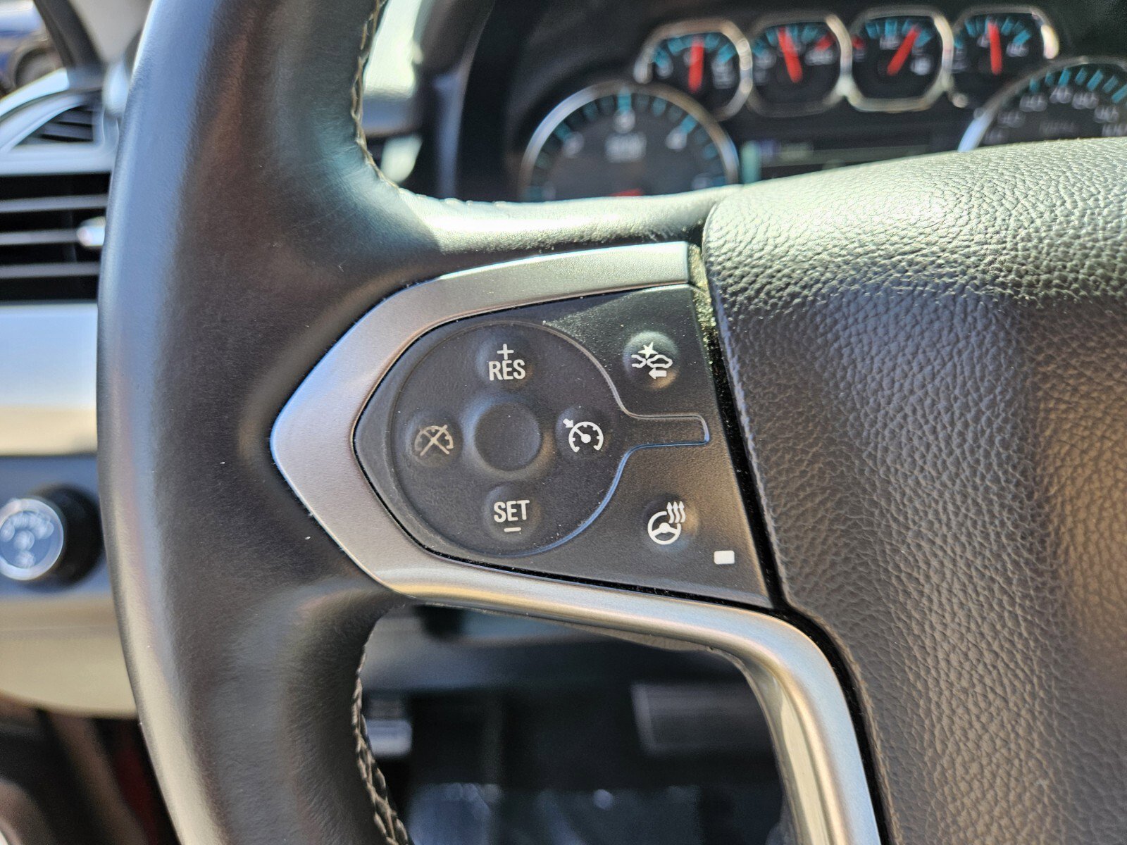 Used 2015 Chevrolet Suburban LTZ AWD/4WD image 25