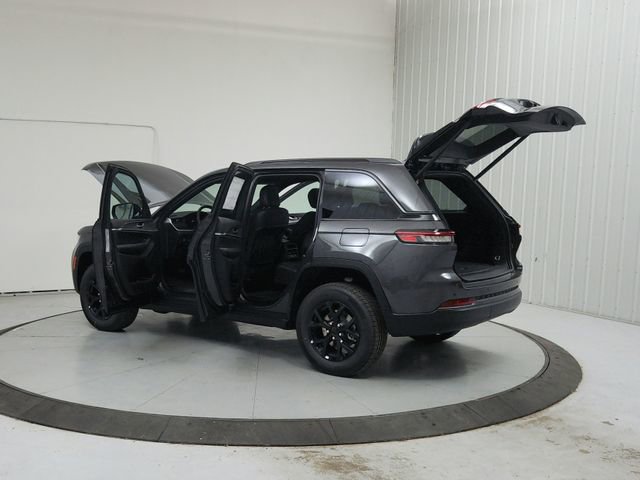 New 2026 Jeep Grand Cherokee Altitude AWD/4WD image 13