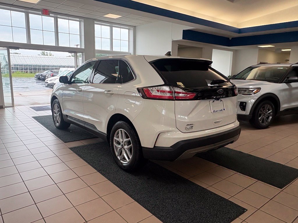 Used 2023 Ford Edge SEL AWD/4WD image 3