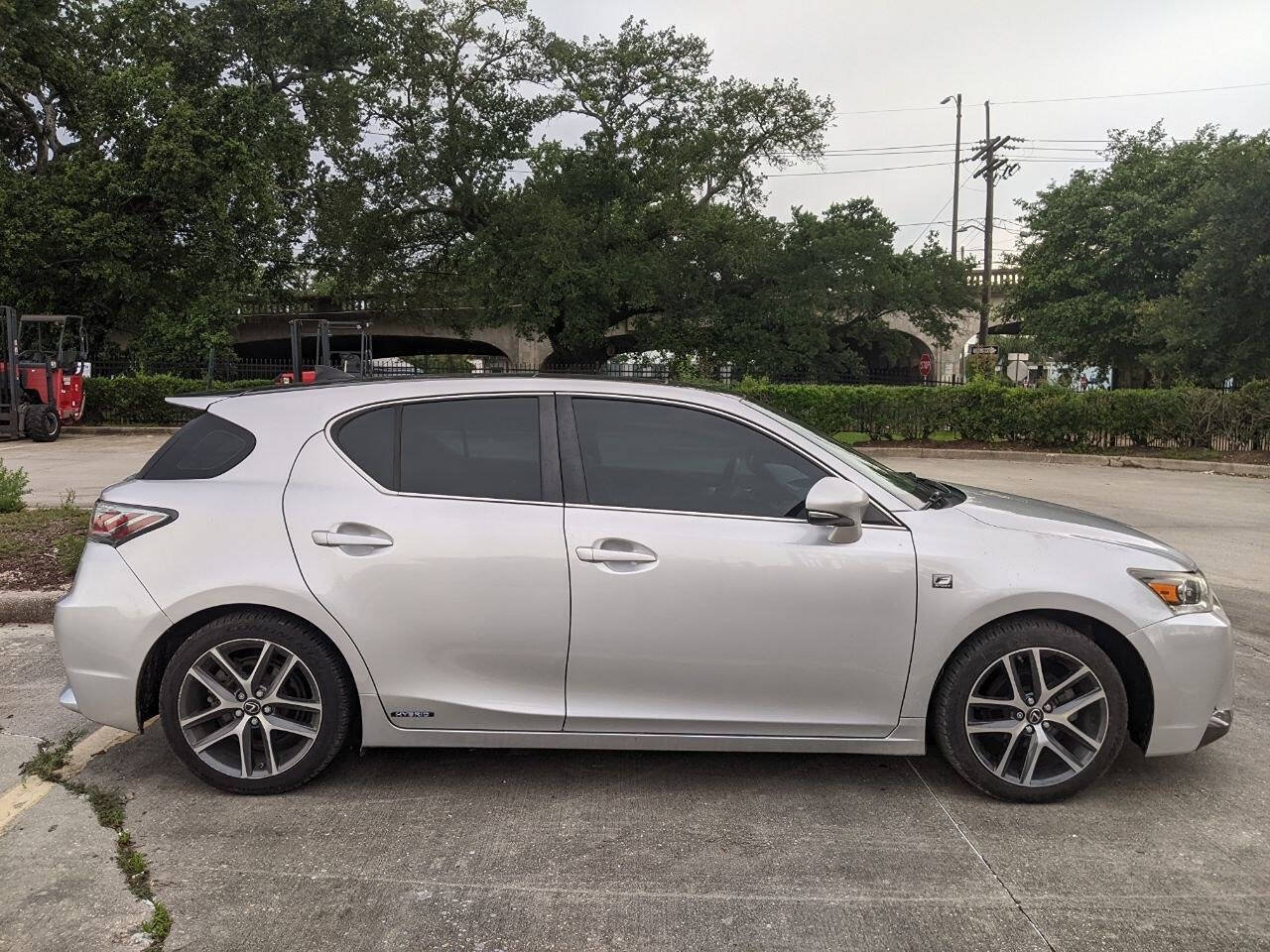 Used 2015 Lexus CT 200h w/ Navigation Package FWD image 5
