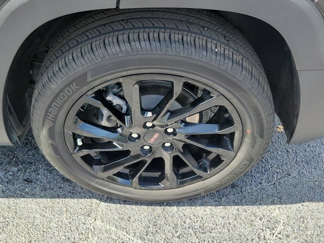 Used 2023 GMC Terrain SLE w/ Driver Convenience Package FWD image 10
