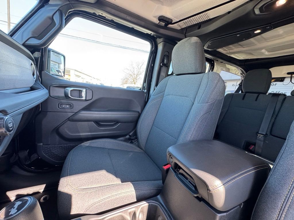 Certified 2025 Jeep Wrangler Unlimited Sahara image 14