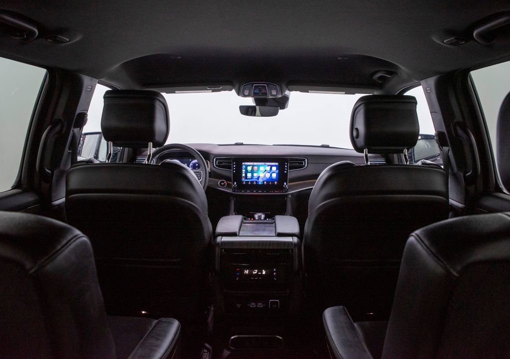 Used 2024 Jeep Wagoneer Series III AWD/4WD image 27