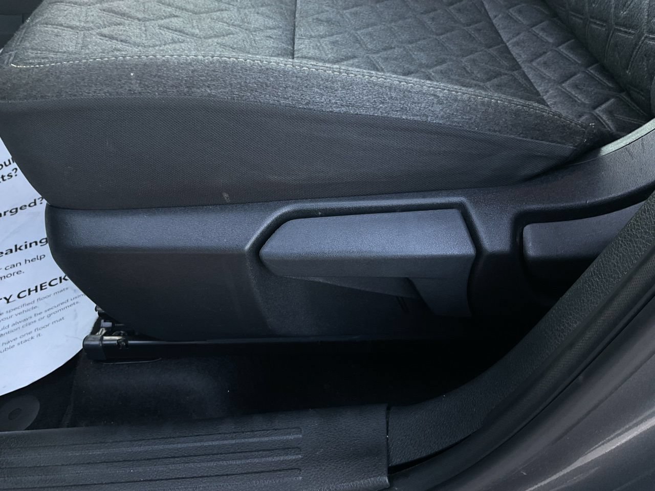 Used 2025 Nissan Kicks SV FWD image 8