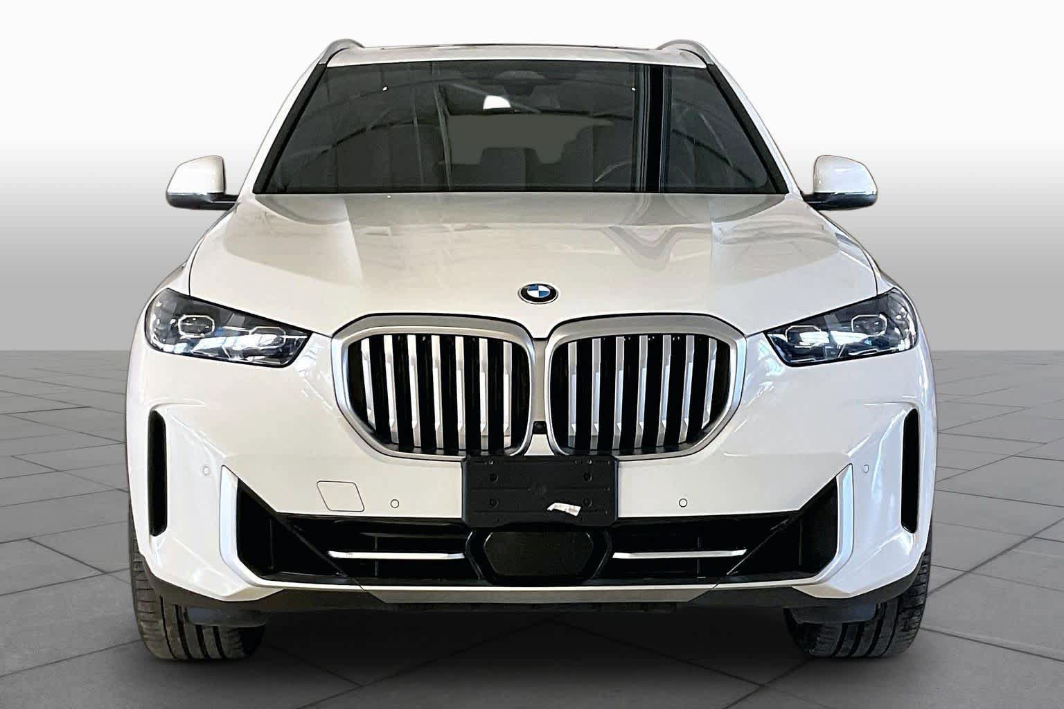Certified 2024 BMW X5 xDrive40i w/ Premium Package AWD/4WD image 3