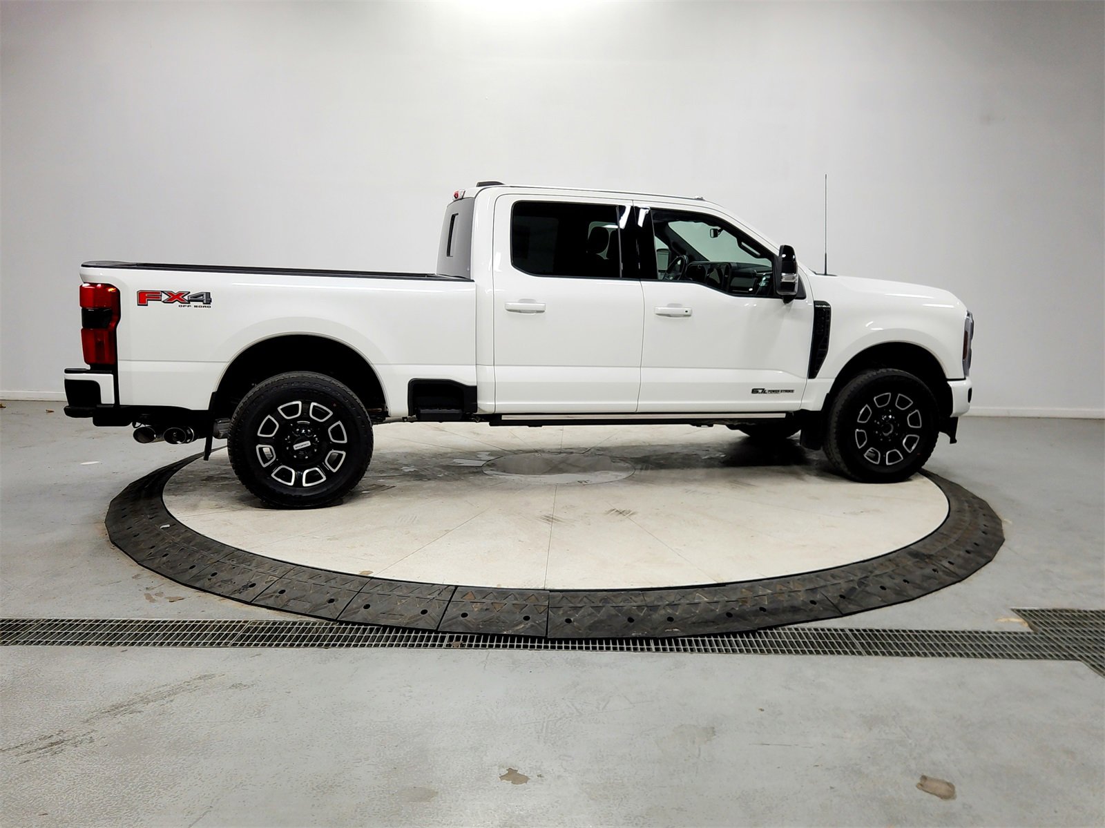 Used 2025 Ford F250 Platinum image 8