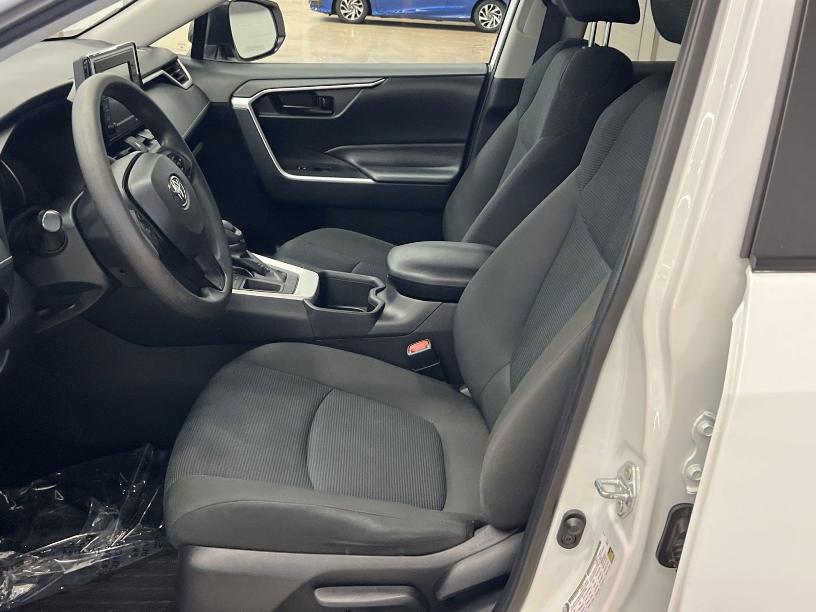 Used 2022 Toyota RAV4 LE image 12