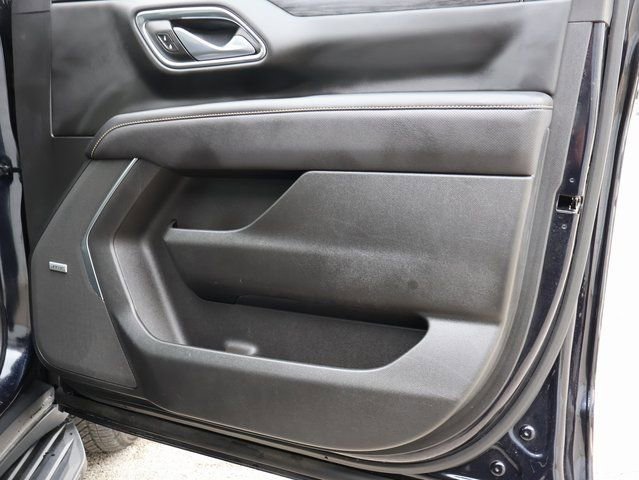 Used 2022 GMC Yukon SLT w/ SLT Premium Package image 11