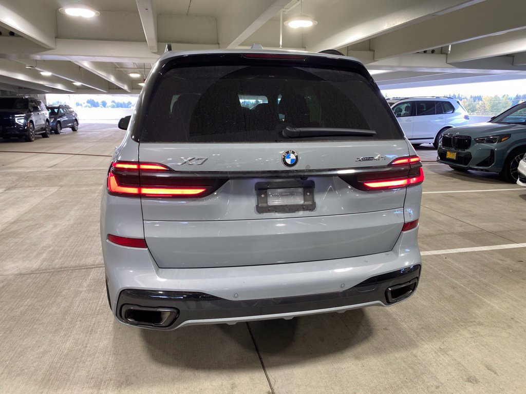 Used 2025 BMW X7 xDrive40i w/ M Sport Package AWD/4WD image 4