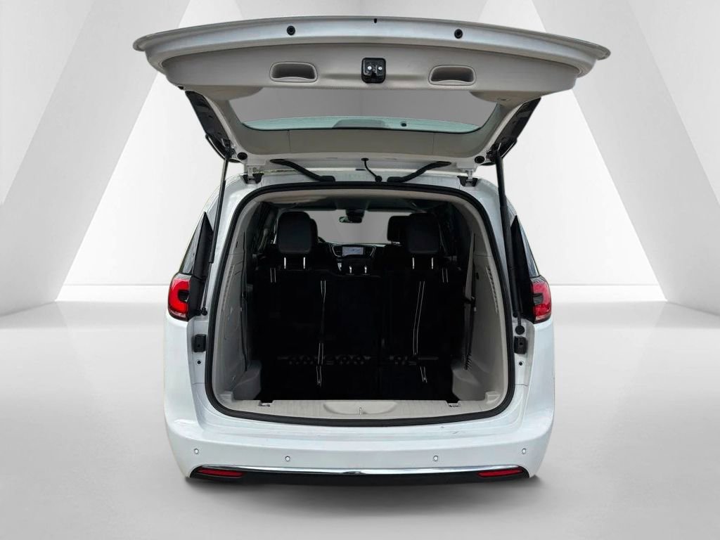 Used 2024 Chrysler Pacifica Limited FWD image 37