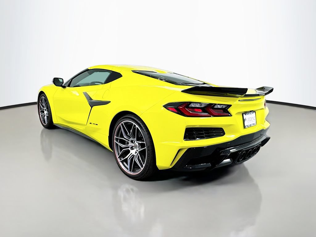 Used 2023 Chevrolet Corvette Z06 w/ Stealth Interior Trim Package RWD image 8