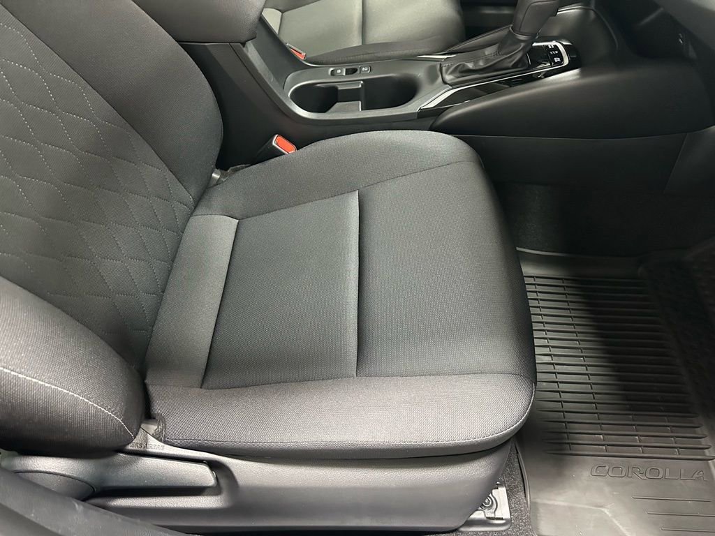 Used 2025 Toyota Corolla LE image 59