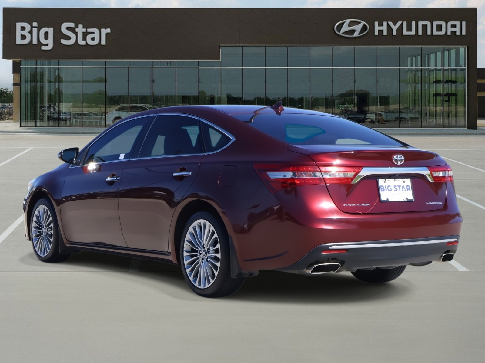 Used 2016 Toyota Avalon Limited w/ Toyota Safety Sense Package image 3