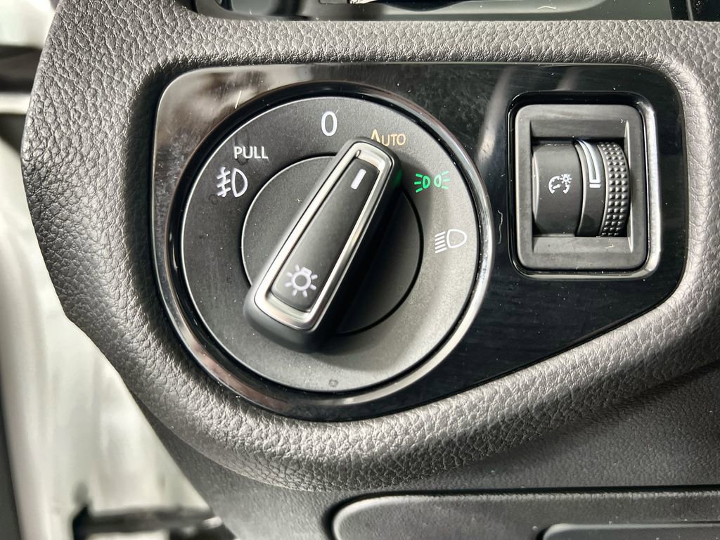 Used 2015 Volkswagen Golf SEL w/ Lighting Package (SEL) FWD image 17