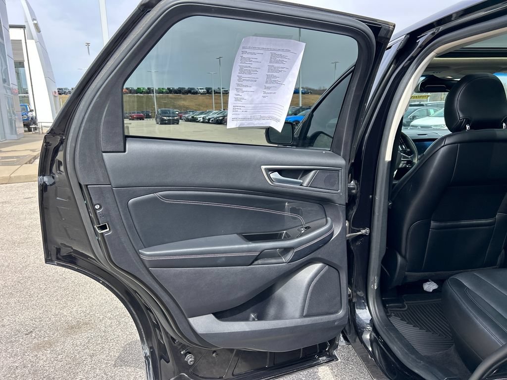 Used 2019 Ford Edge Titanium w/ Equipment Group 301A AWD/4WD image 42