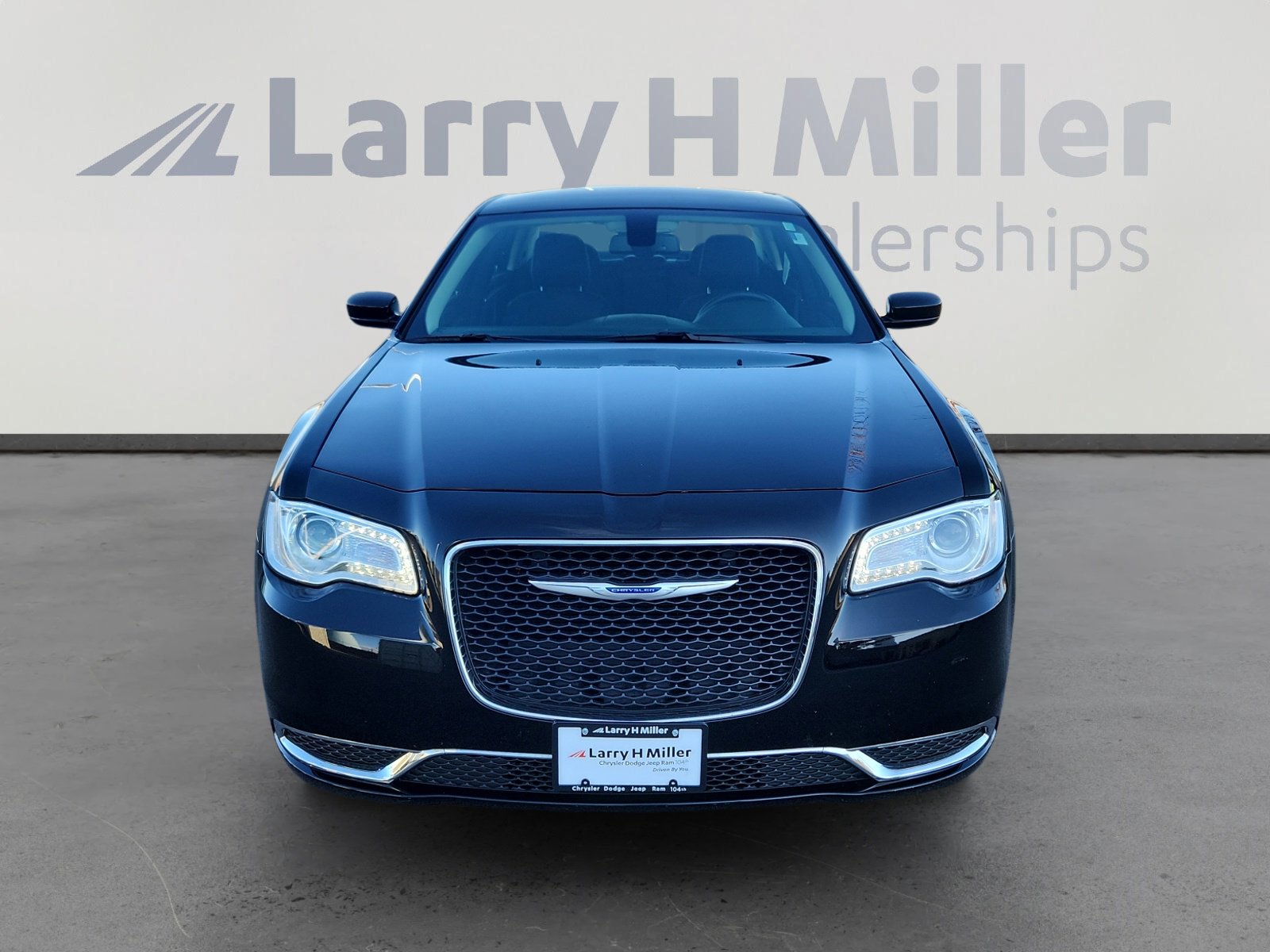Used 2018 Chrysler 300 Touring image 9