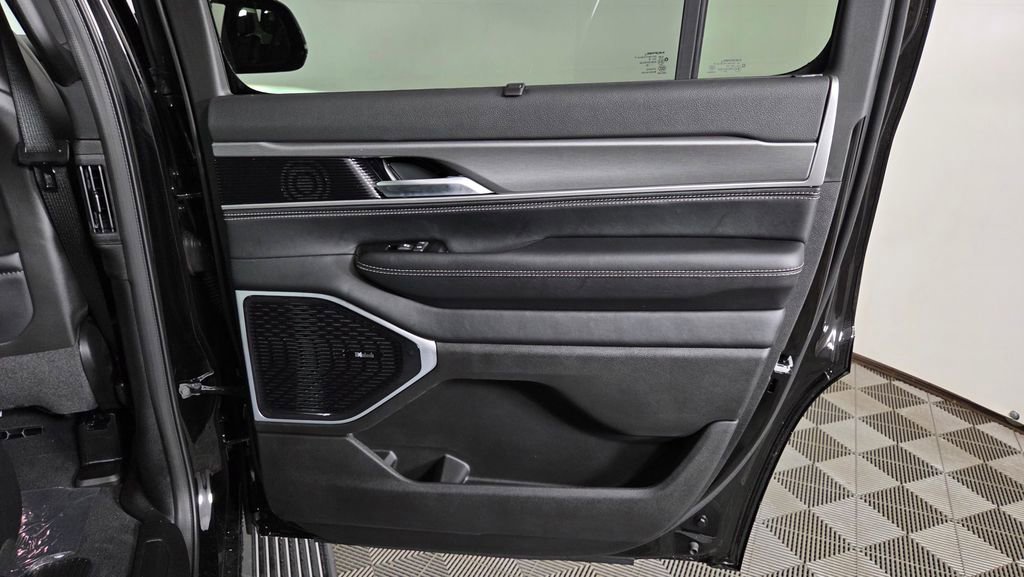 New 2026 Jeep Grand Wagoneer Limited image 34
