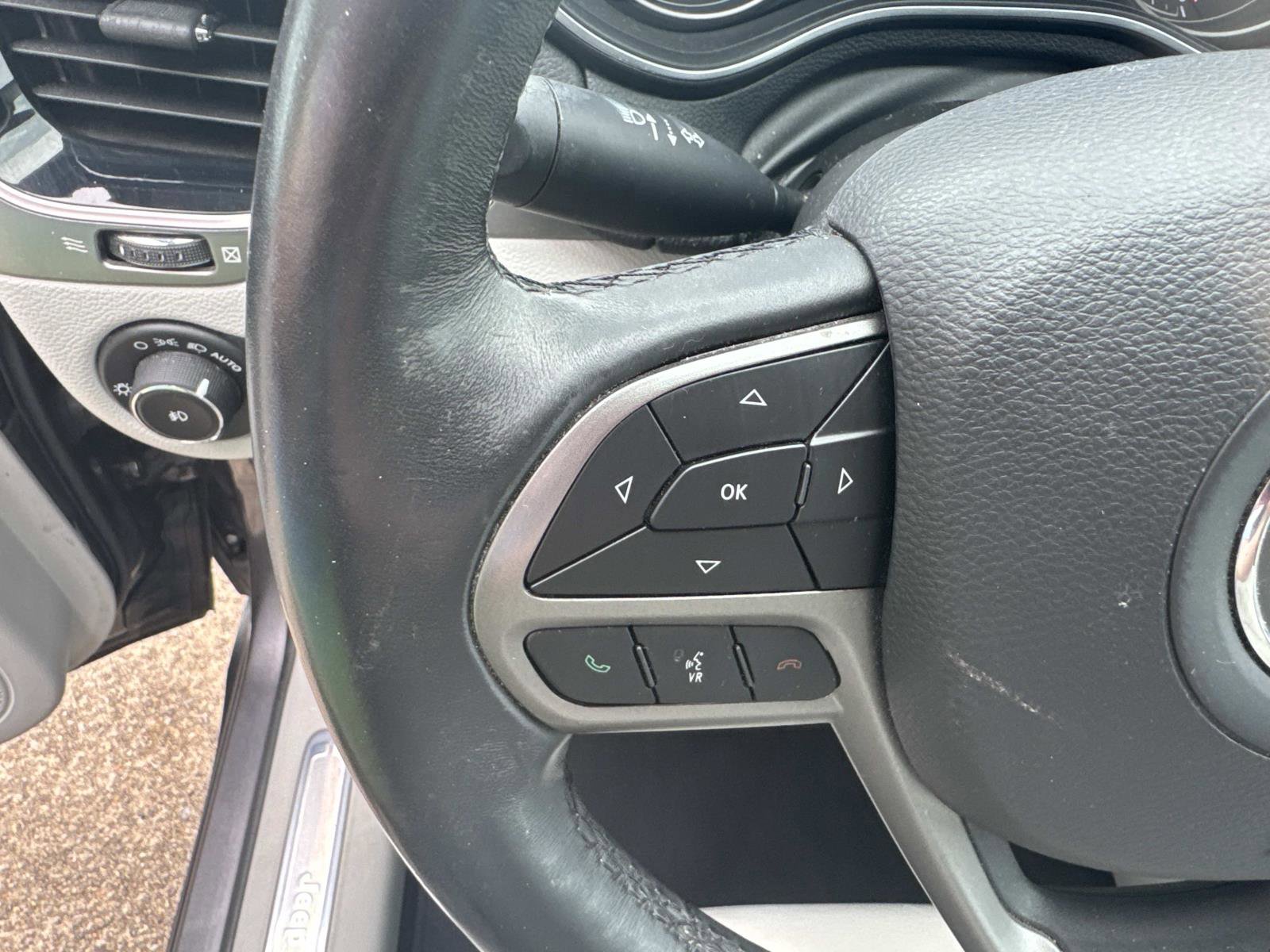 Used 2019 Jeep Cherokee Limited image 22