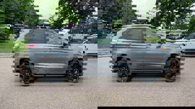 Used 2023 Ford Edge ST-Line image 9