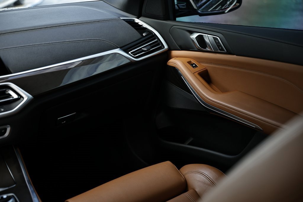 Used 2022 BMW X5 xDrive40i w/ M Sport Package image 29