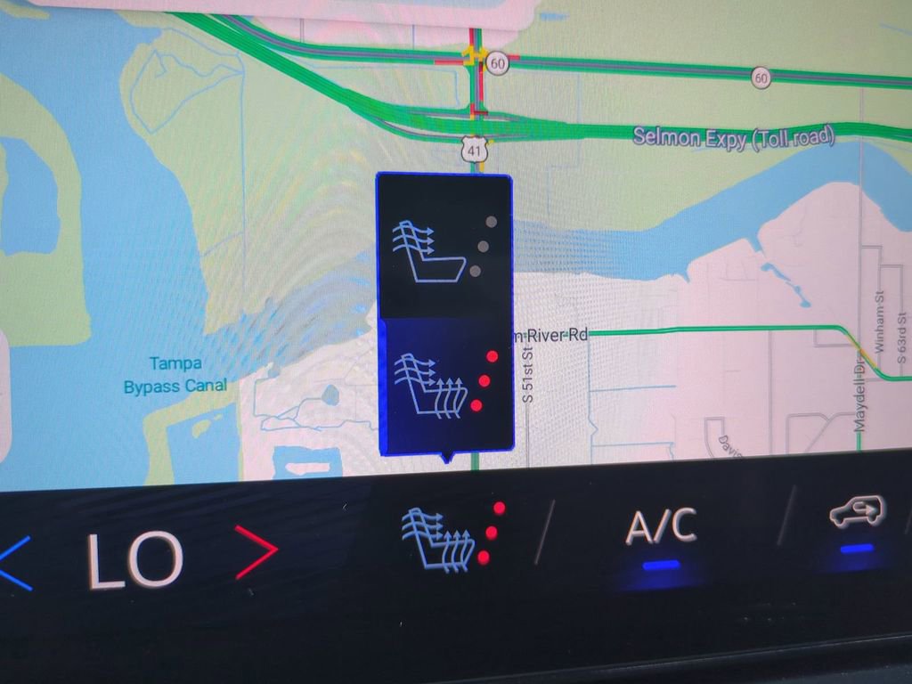 Used 2025 Chevrolet Suburban Z71 AWD/4WD image 29