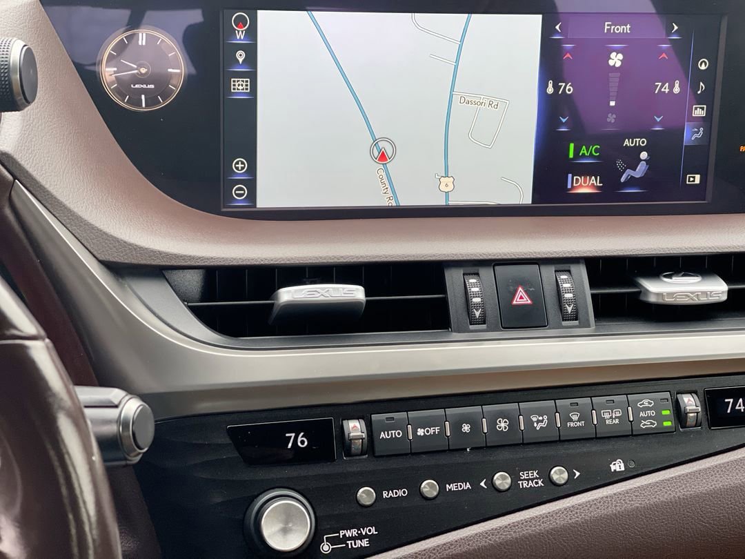 Used 2019 Lexus ES 300h w/ Accessory Package FWD image 5
