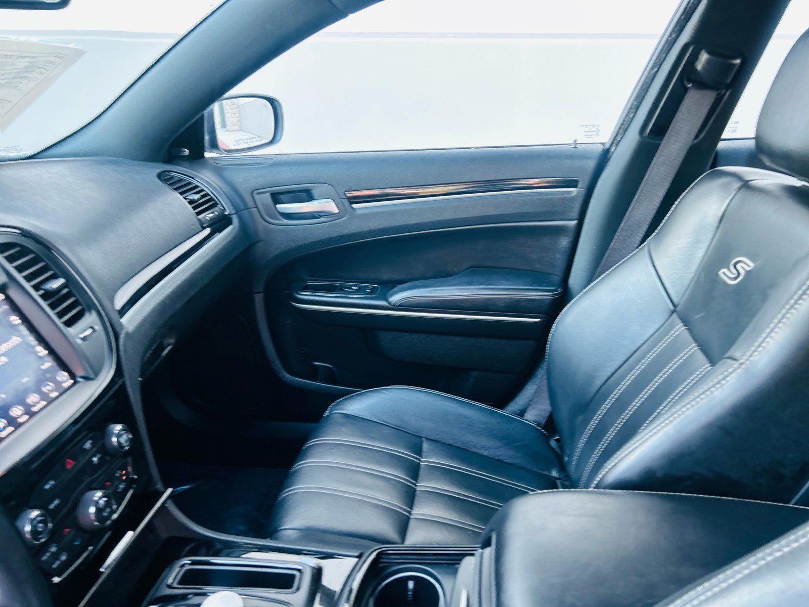 Used 2019 Chrysler 300 S w/ S Model Appearance Package RWD image 21
